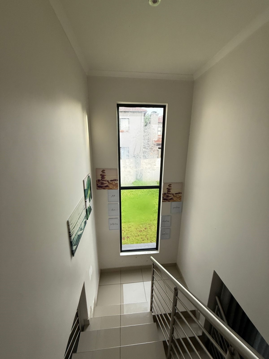 3 Bedroom Property for Sale in Olympus Ridge Gauteng