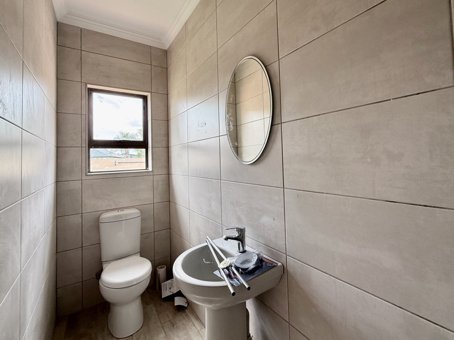 To Let 4 Bedroom Property for Rent in Silverwoods Country Estate Gauteng