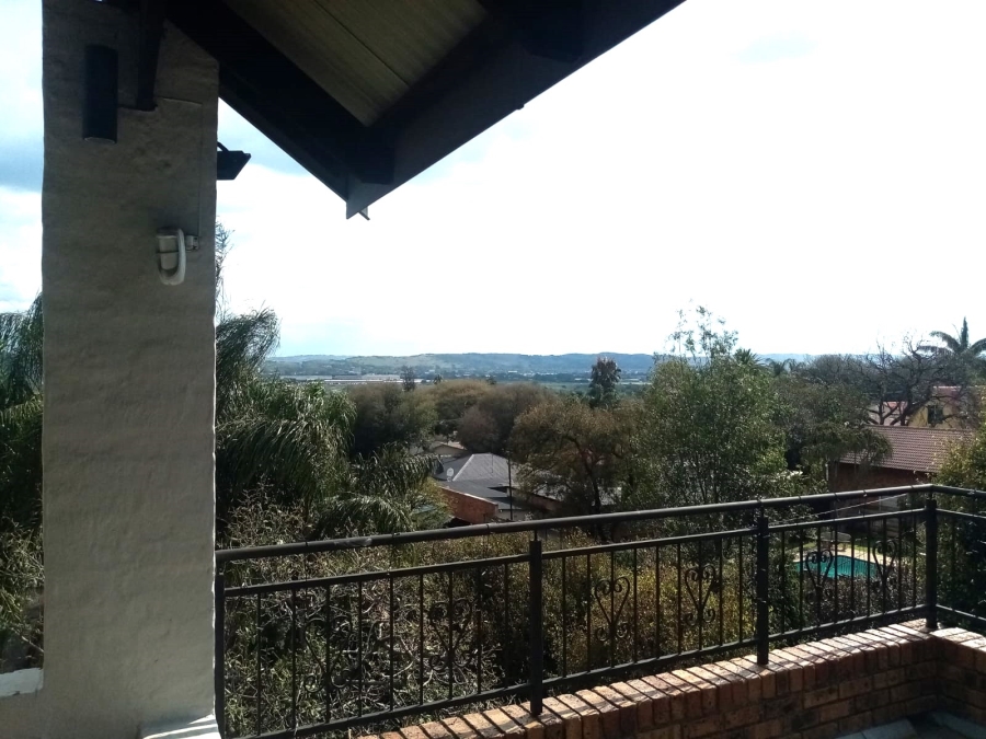 4 Bedroom Property for Sale in Mountain View Gauteng