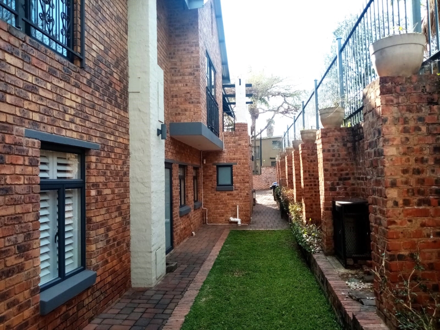4 Bedroom Property for Sale in Mountain View Gauteng