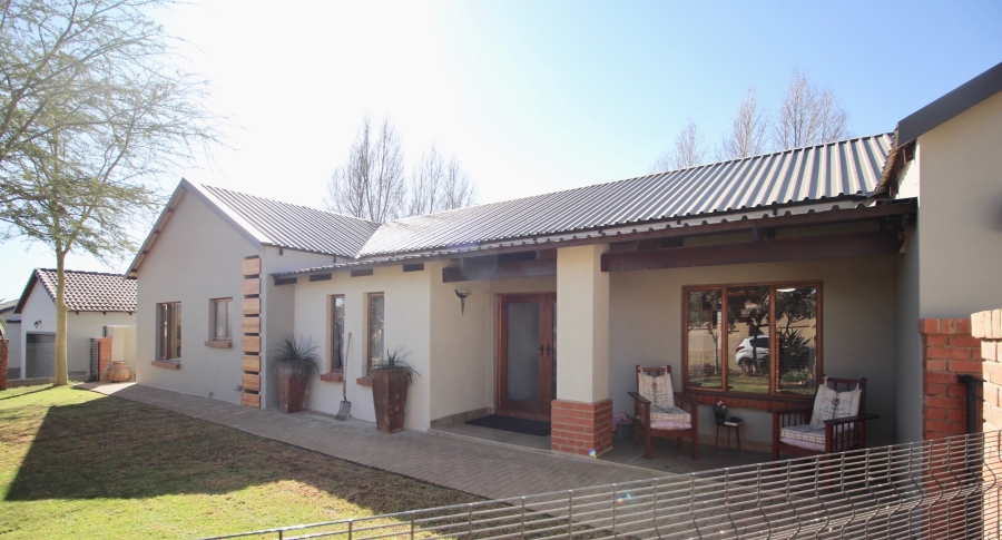 To Let 4 Bedroom Property for Rent in The Meadows Gauteng