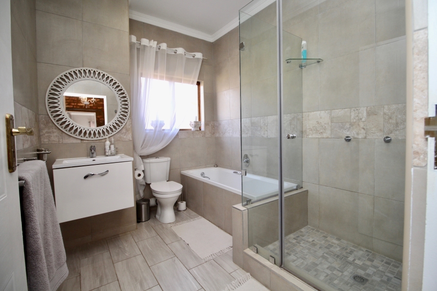 To Let 4 Bedroom Property for Rent in The Meadows Gauteng