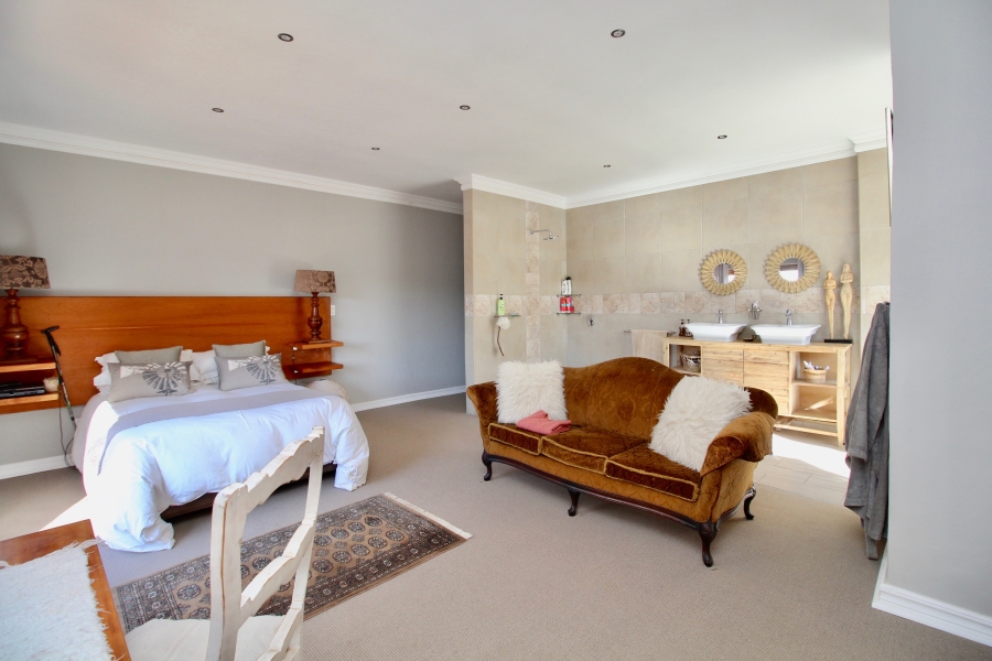 To Let 4 Bedroom Property for Rent in The Meadows Gauteng