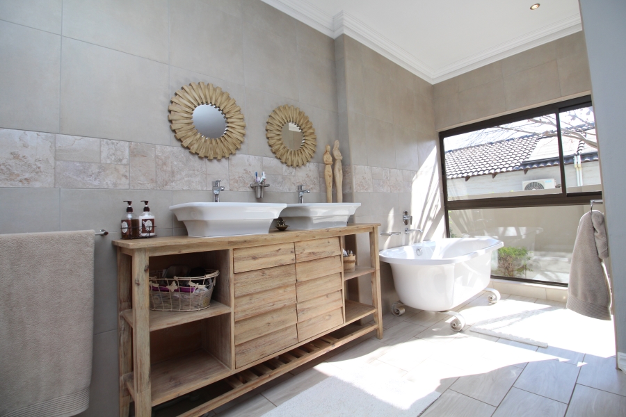 To Let 4 Bedroom Property for Rent in The Meadows Gauteng