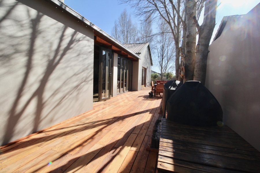 To Let 4 Bedroom Property for Rent in The Meadows Gauteng