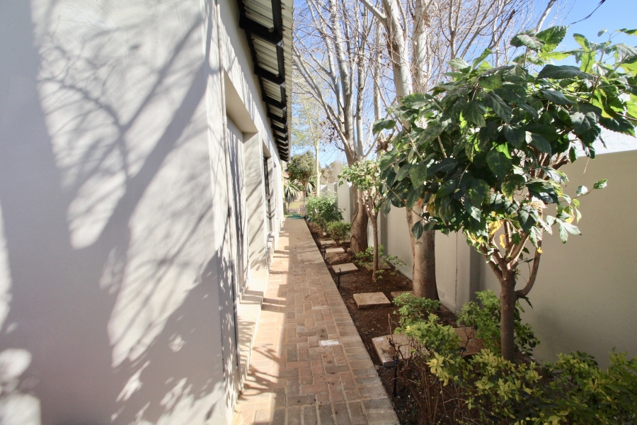 To Let 4 Bedroom Property for Rent in The Meadows Gauteng