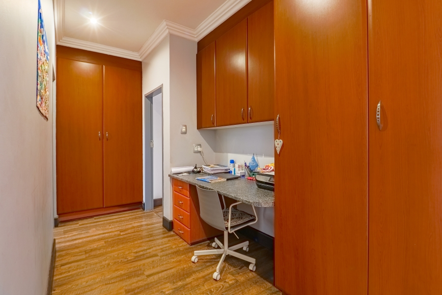 To Let 4 Bedroom Property for Rent in Silver Lakes Golf Estate Gauteng