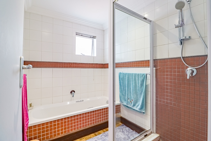 To Let 4 Bedroom Property for Rent in Silver Lakes Golf Estate Gauteng