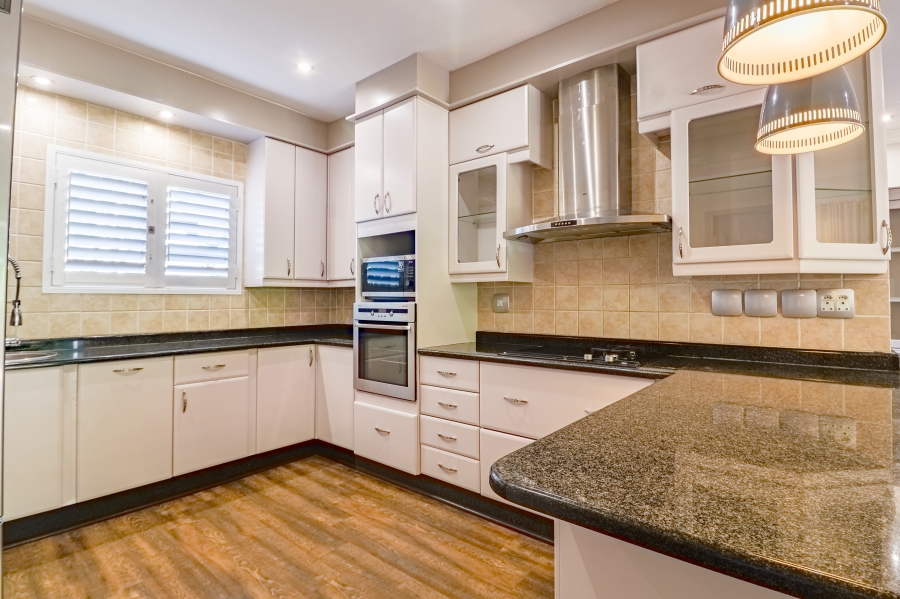 To Let 4 Bedroom Property for Rent in Silver Lakes Golf Estate Gauteng