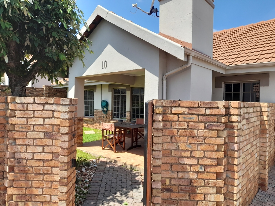 2 Bedroom Property for Sale in Amberfield Gauteng