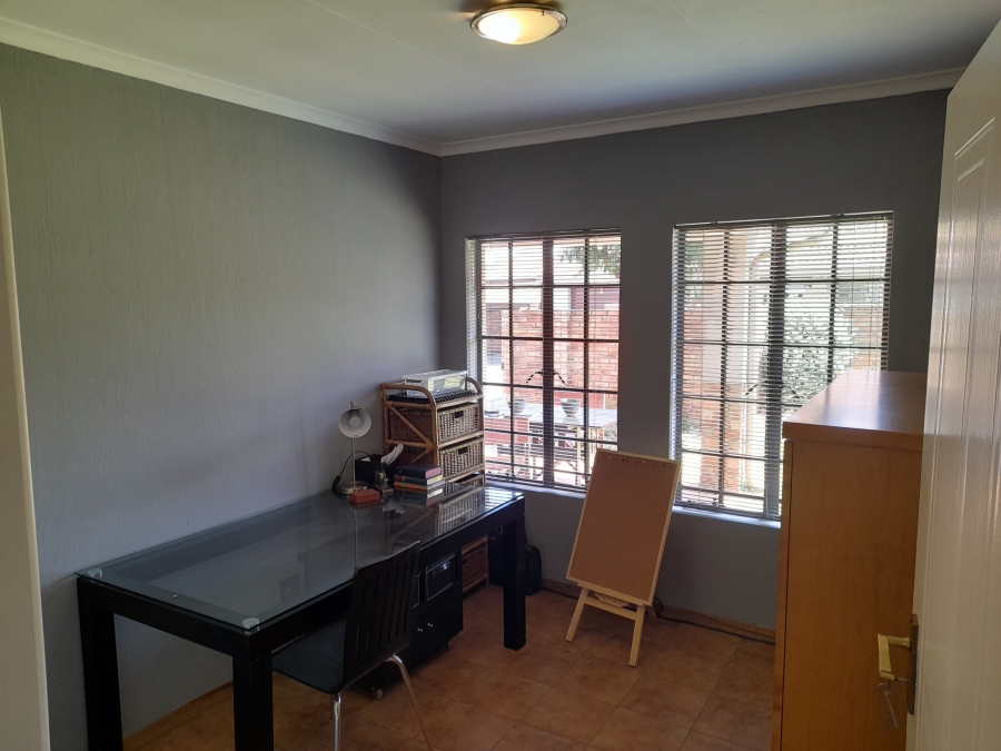 2 Bedroom Property for Sale in Amberfield Gauteng