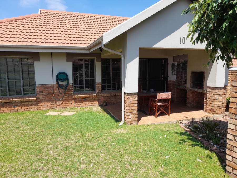 2 Bedroom Property for Sale in Amberfield Gauteng