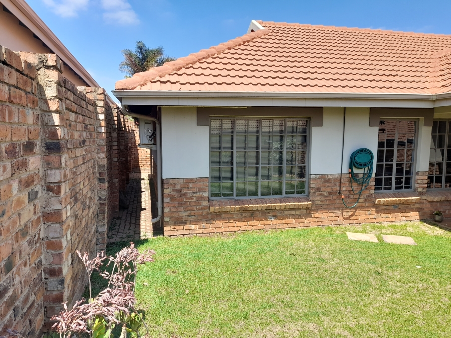 2 Bedroom Property for Sale in Amberfield Gauteng