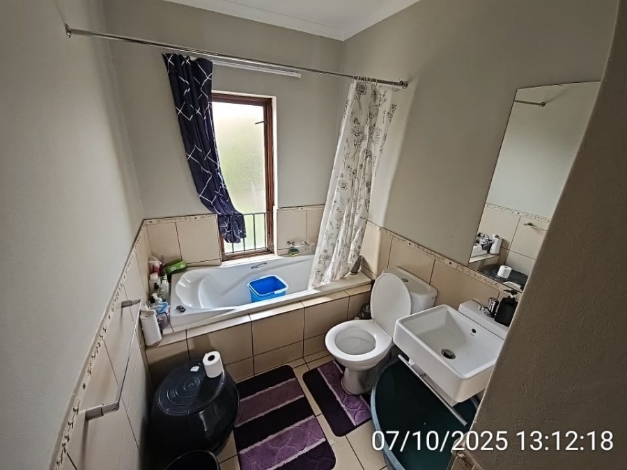 1 Bedroom Property for Sale in Vorna Valley Gauteng