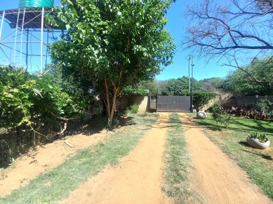 4 Bedroom Property for Sale in Theoville Gauteng