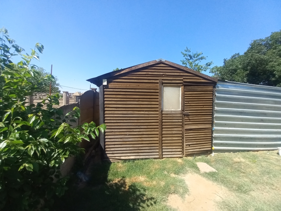 4 Bedroom Property for Sale in Theoville Gauteng