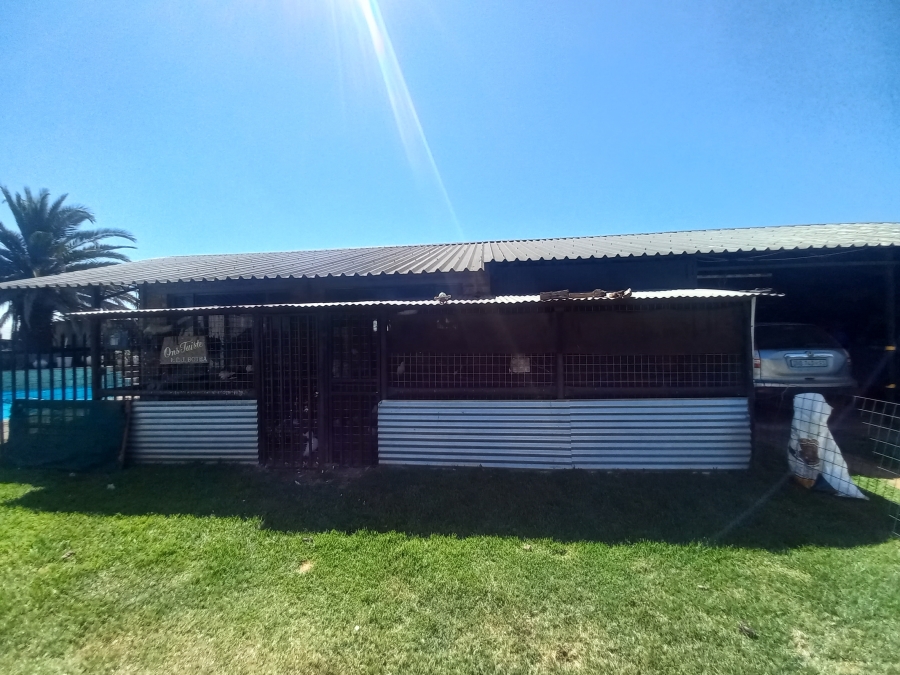 4 Bedroom Property for Sale in Theoville Gauteng