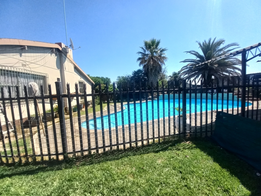 4 Bedroom Property for Sale in Theoville Gauteng