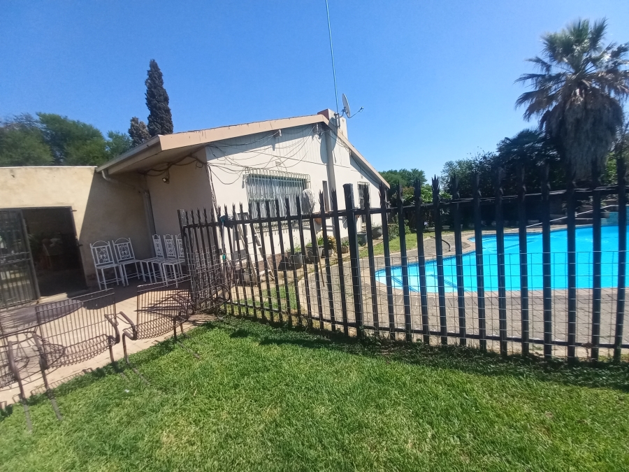4 Bedroom Property for Sale in Theoville Gauteng