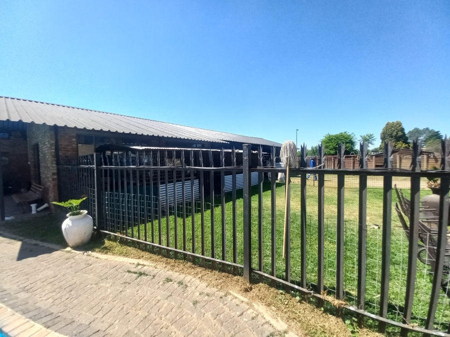4 Bedroom Property for Sale in Theoville Gauteng