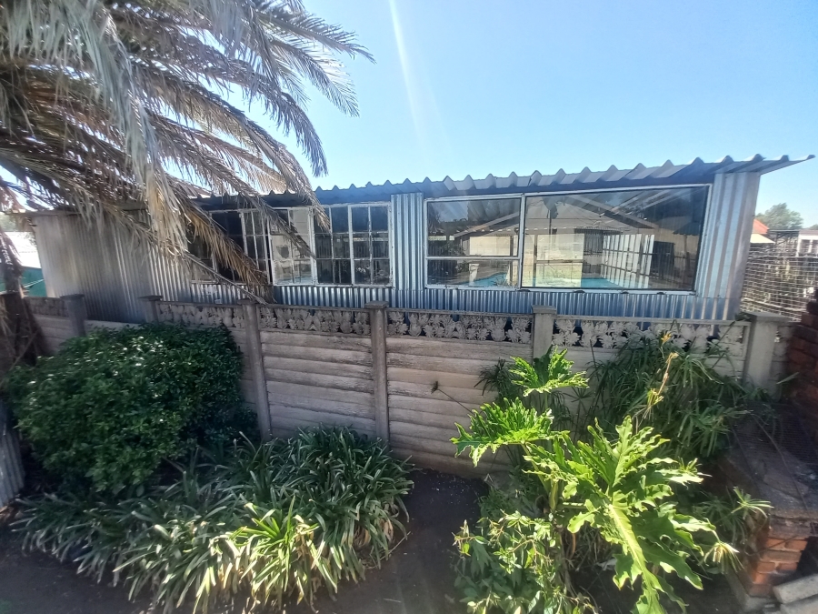 4 Bedroom Property for Sale in Theoville Gauteng