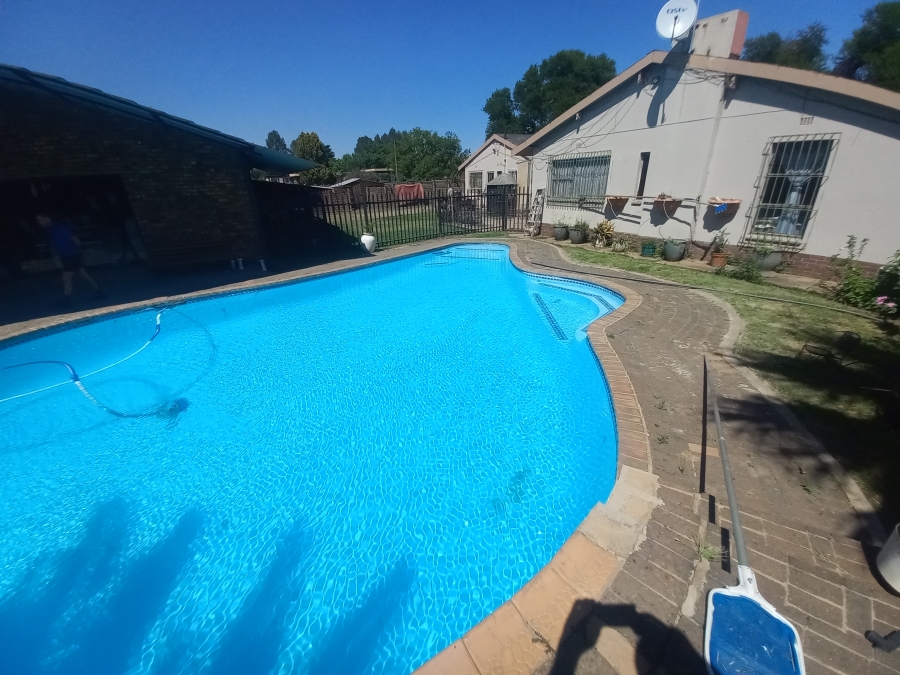 4 Bedroom Property for Sale in Theoville Gauteng