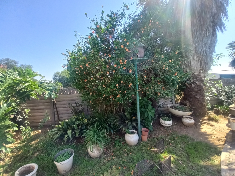 4 Bedroom Property for Sale in Theoville Gauteng