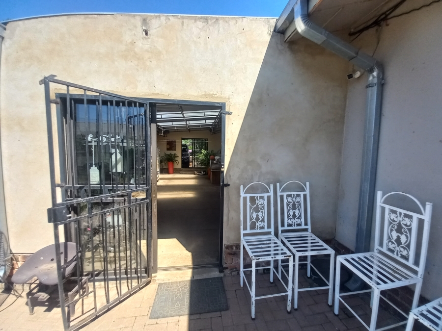 4 Bedroom Property for Sale in Theoville Gauteng