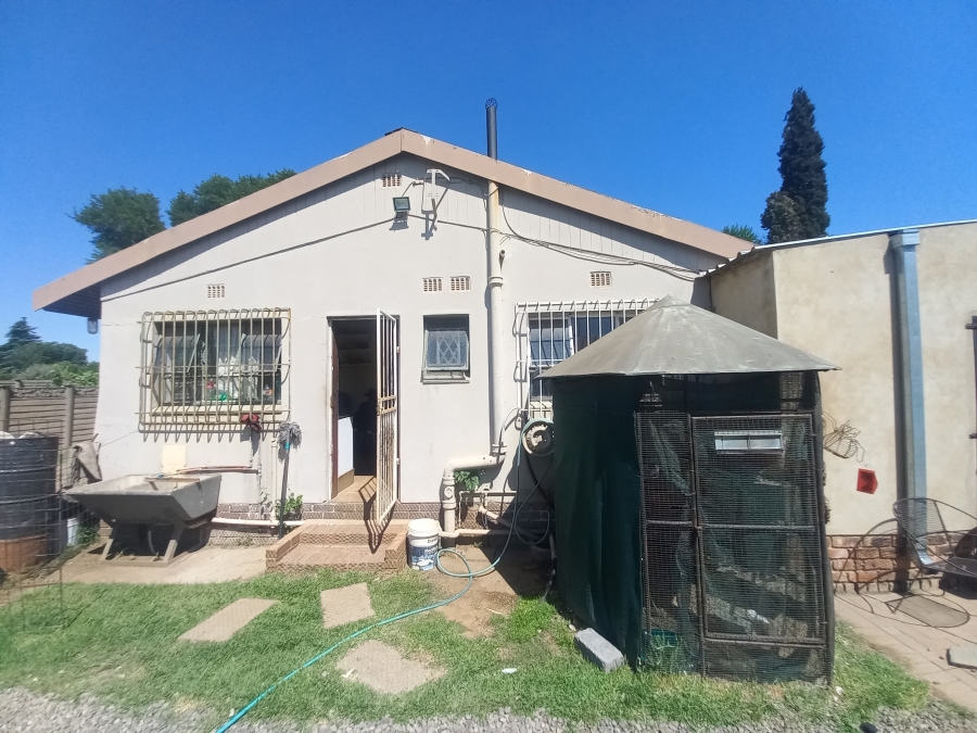 4 Bedroom Property for Sale in Theoville Gauteng