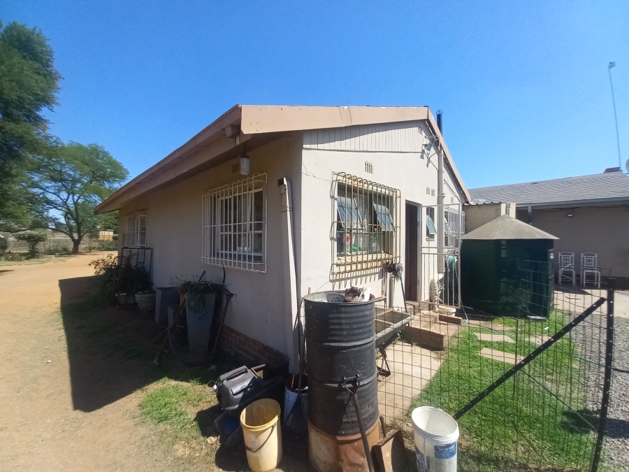 4 Bedroom Property for Sale in Theoville Gauteng