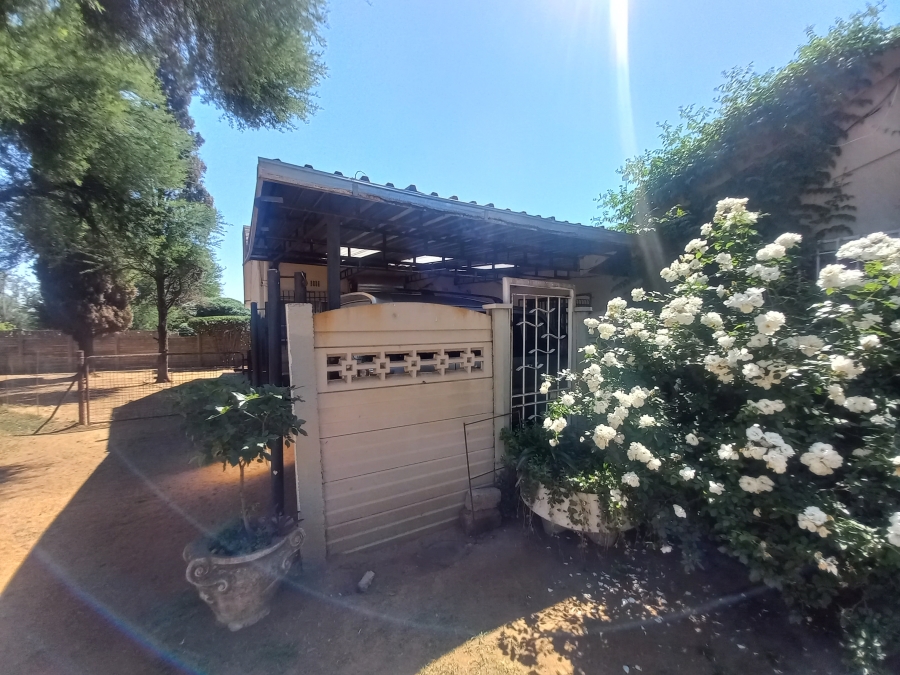 4 Bedroom Property for Sale in Theoville Gauteng