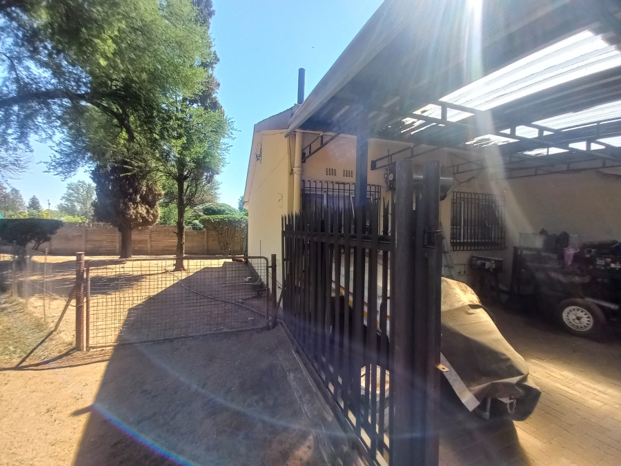 4 Bedroom Property for Sale in Theoville Gauteng