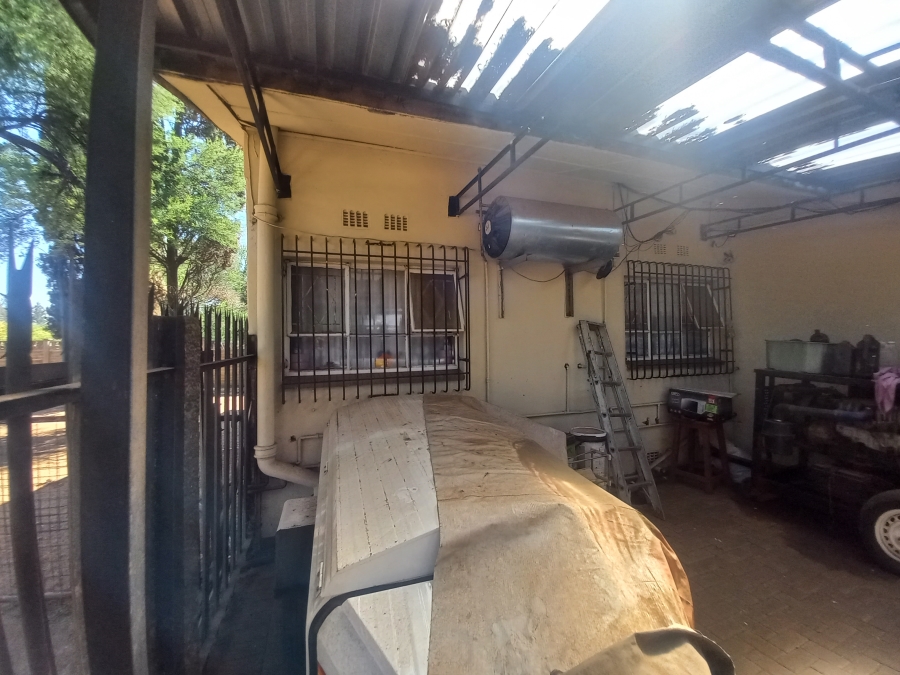 4 Bedroom Property for Sale in Theoville Gauteng