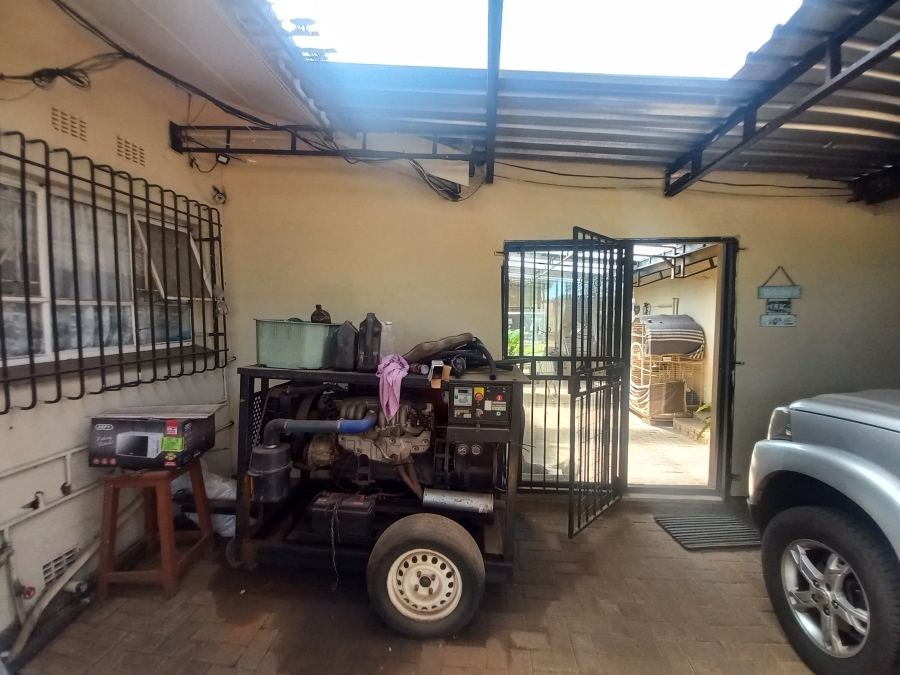 4 Bedroom Property for Sale in Theoville Gauteng