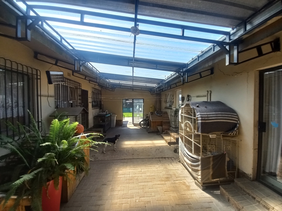 4 Bedroom Property for Sale in Theoville Gauteng