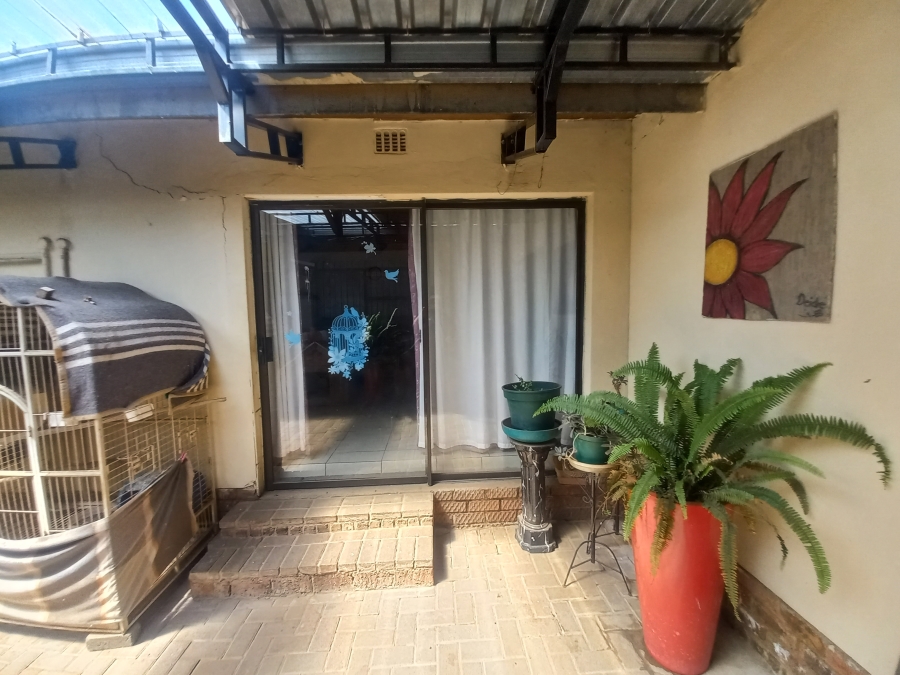 4 Bedroom Property for Sale in Theoville Gauteng