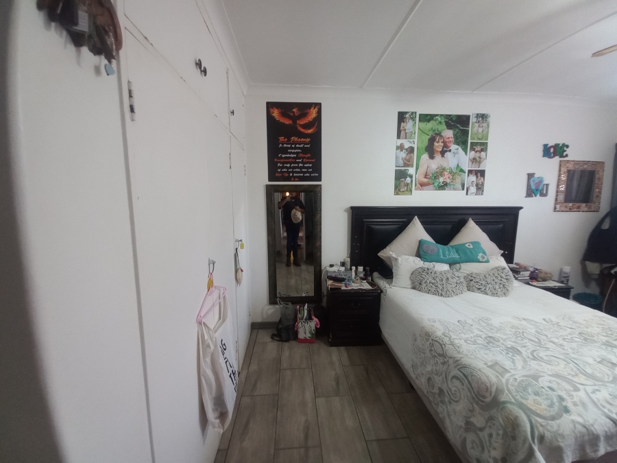 4 Bedroom Property for Sale in Theoville Gauteng