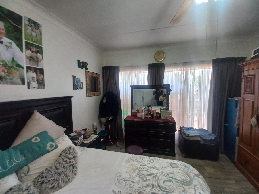 4 Bedroom Property for Sale in Theoville Gauteng