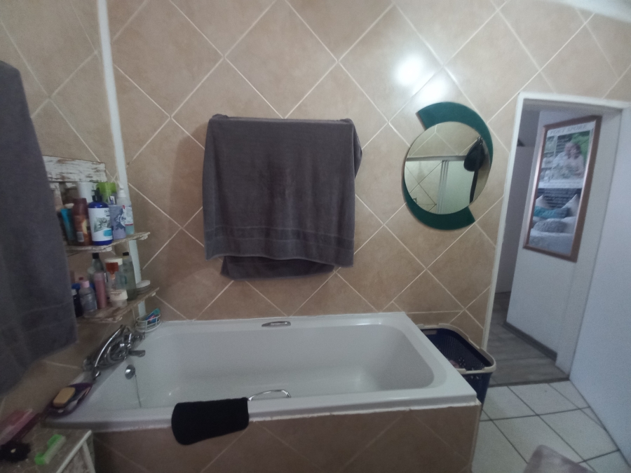 4 Bedroom Property for Sale in Theoville Gauteng