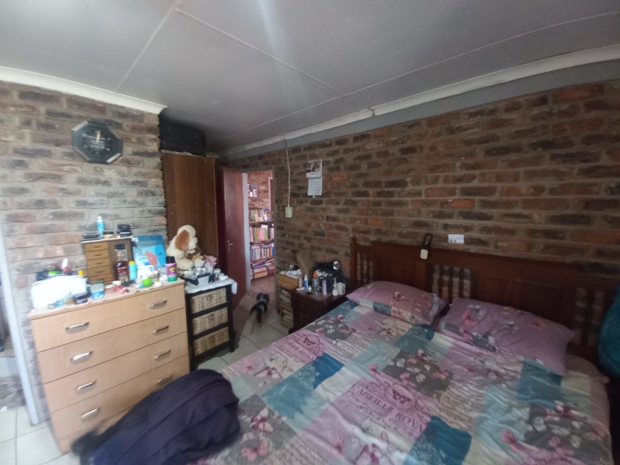 4 Bedroom Property for Sale in Theoville Gauteng