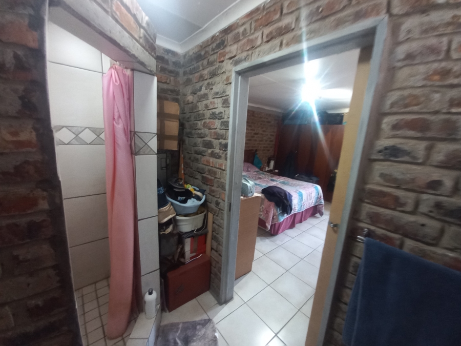 4 Bedroom Property for Sale in Theoville Gauteng