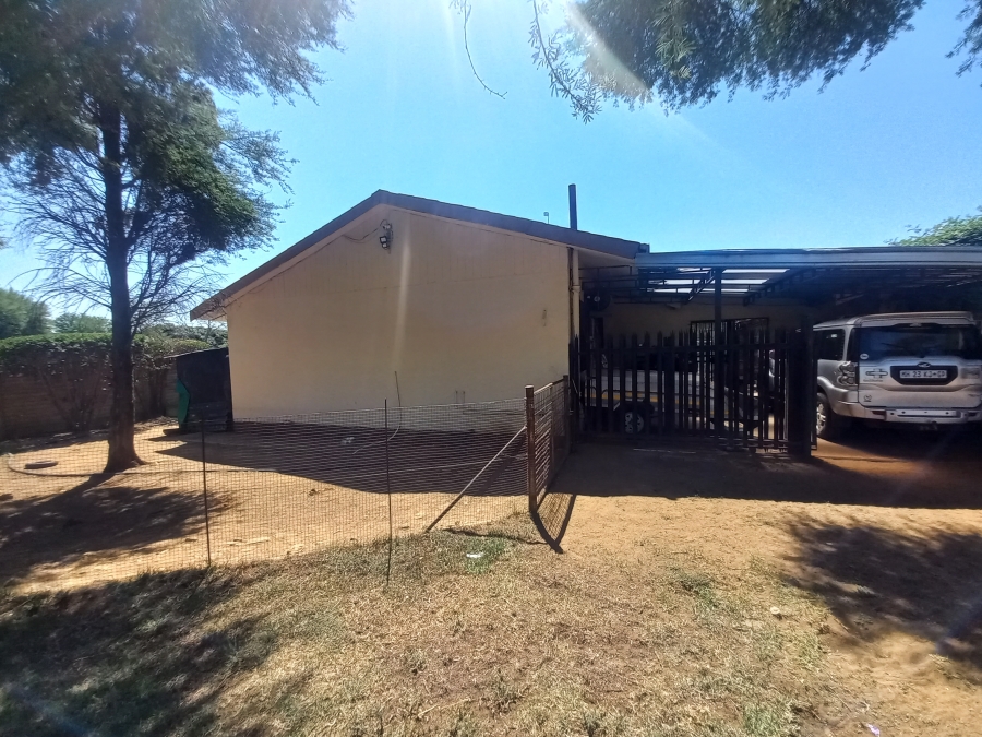 4 Bedroom Property for Sale in Theoville Gauteng