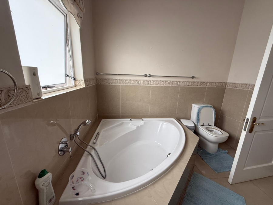 4 Bedroom Property for Sale in Cedar Lakes Gauteng