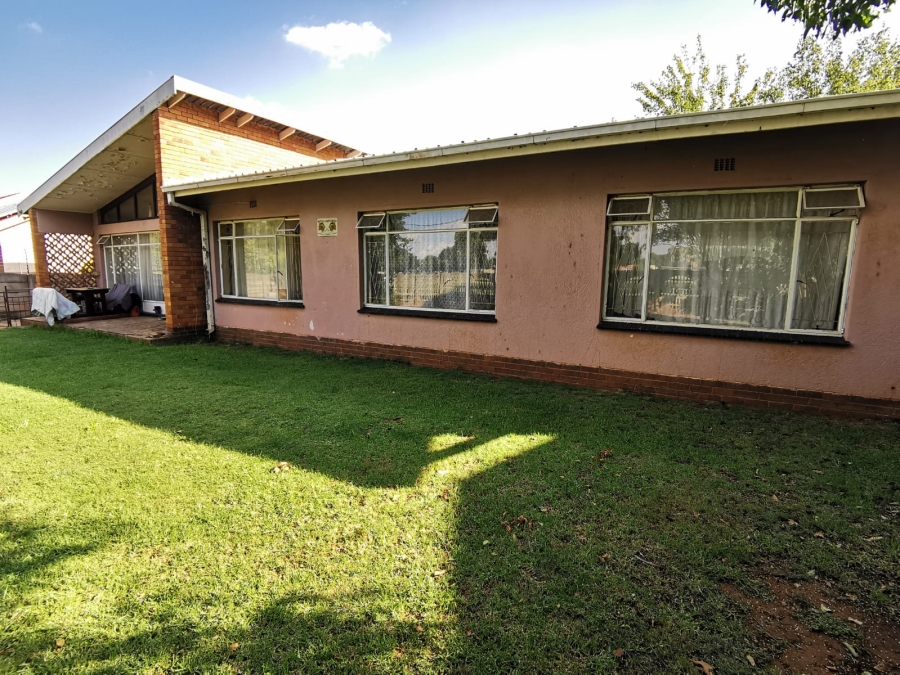 3 Bedroom Property for Sale in Strubenvale Gauteng