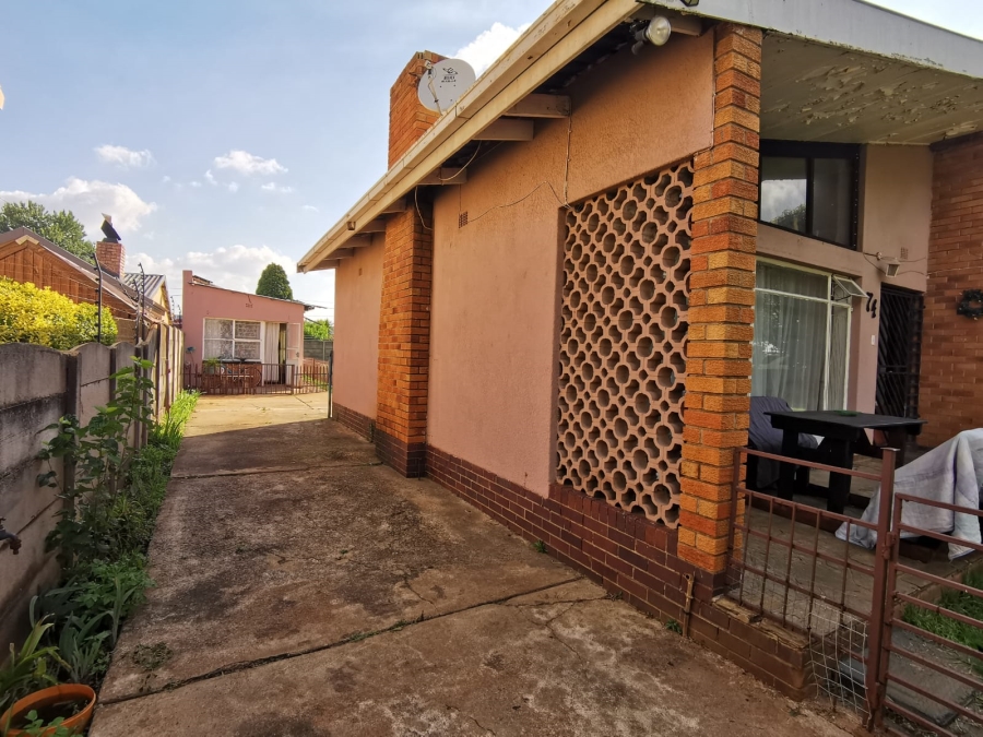 3 Bedroom Property for Sale in Strubenvale Gauteng