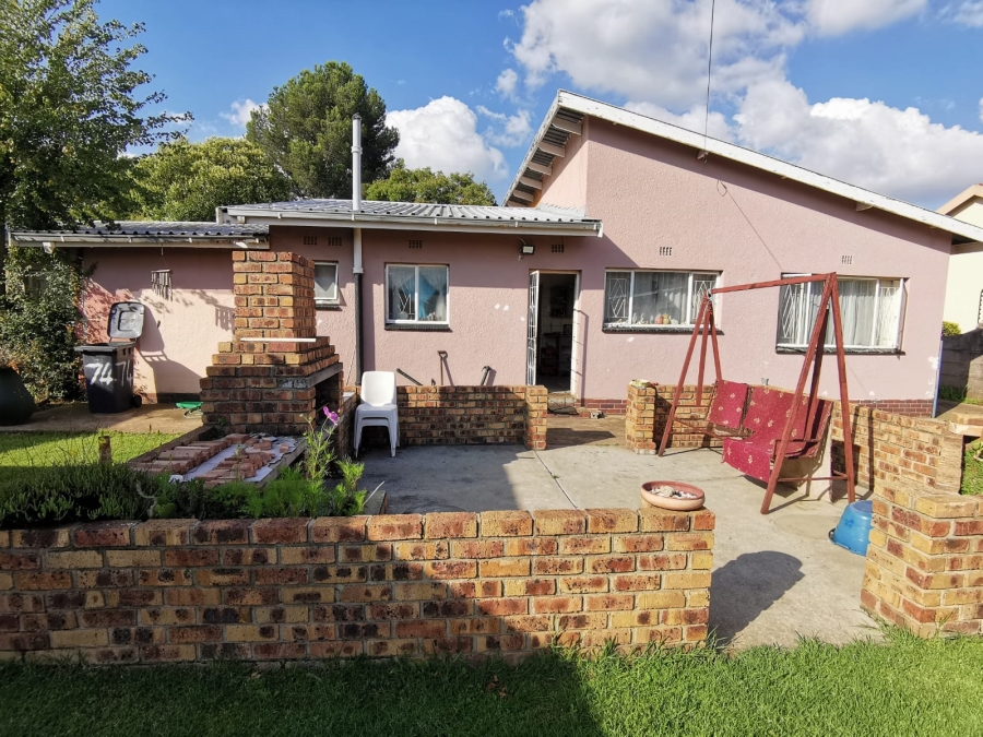3 Bedroom Property for Sale in Strubenvale Gauteng