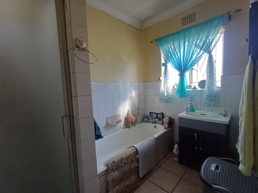 3 Bedroom Property for Sale in Strubenvale Gauteng