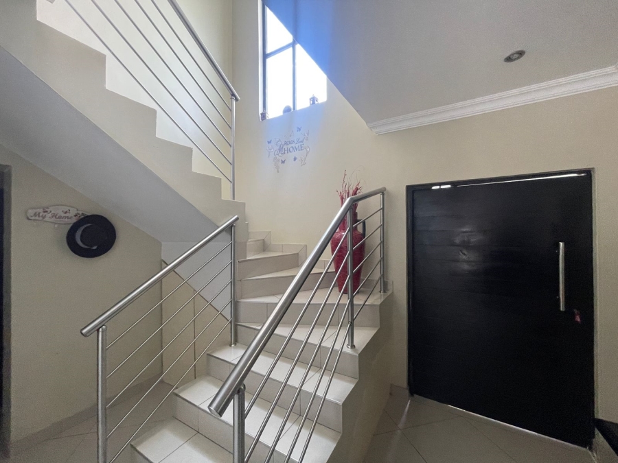 4 Bedroom Property for Sale in Thatchfield Hills Gauteng