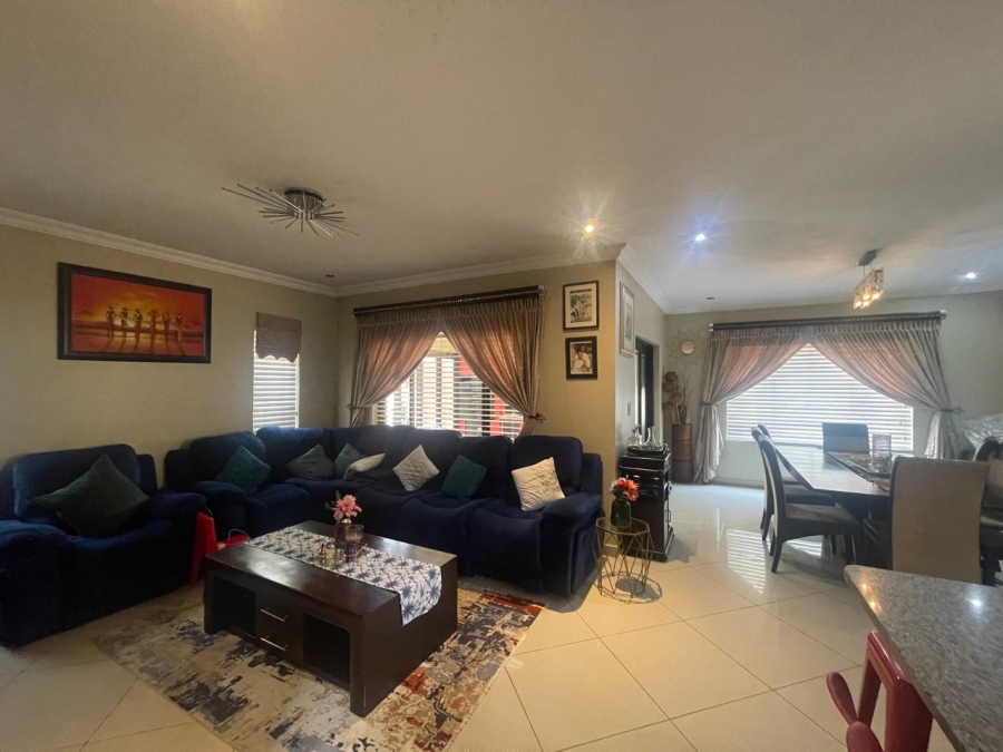 4 Bedroom Property for Sale in Thatchfield Hills Gauteng