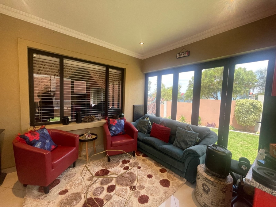 4 Bedroom Property for Sale in Thatchfield Hills Gauteng